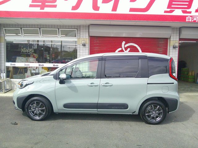 SIENTA HYBRID