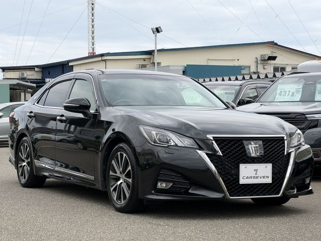 CROWN sedan