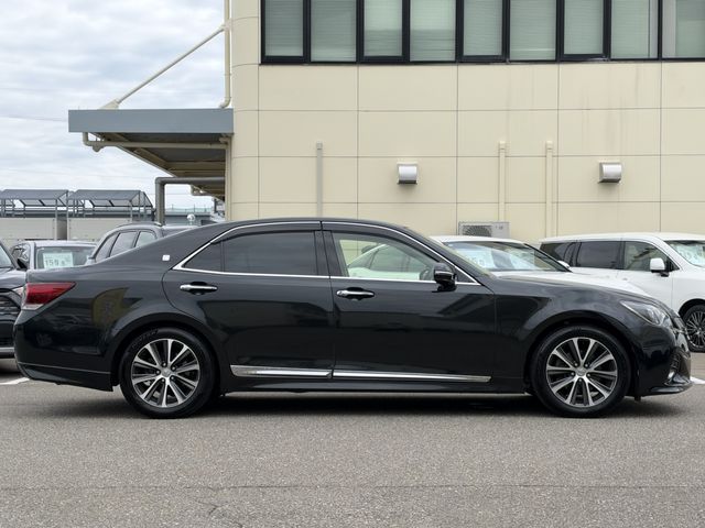 CROWN sedan