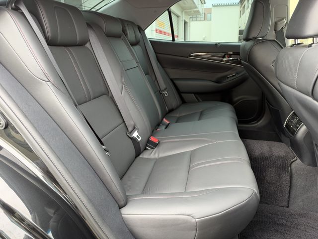 CROWN sedan