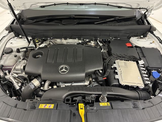 MERCEDES BENZ GLB