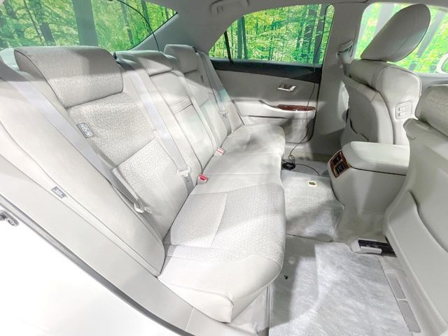 CROWN sedan