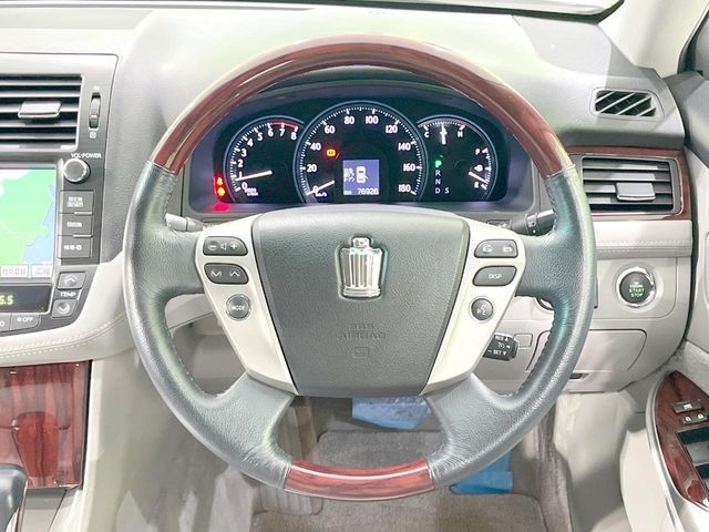CROWN sedan