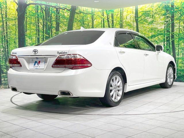 CROWN sedan