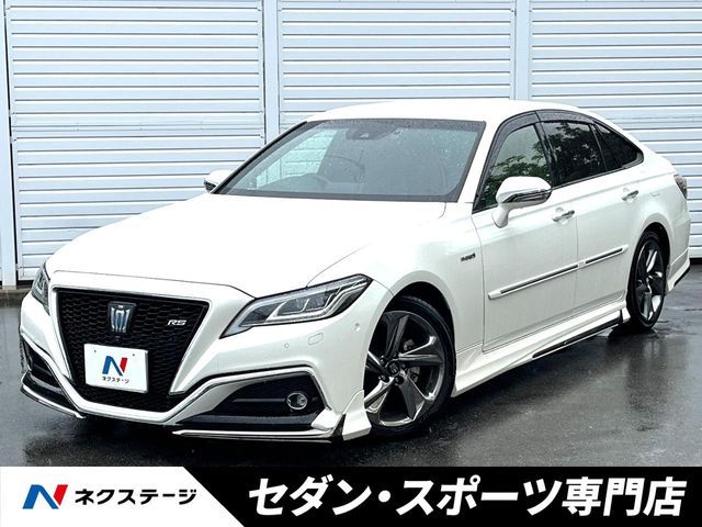 CROWN sedan hybrid