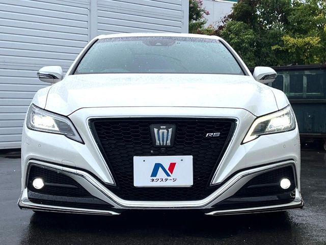 CROWN sedan hybrid