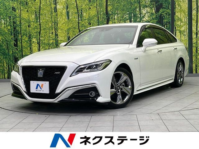 CROWN sedan hybrid
