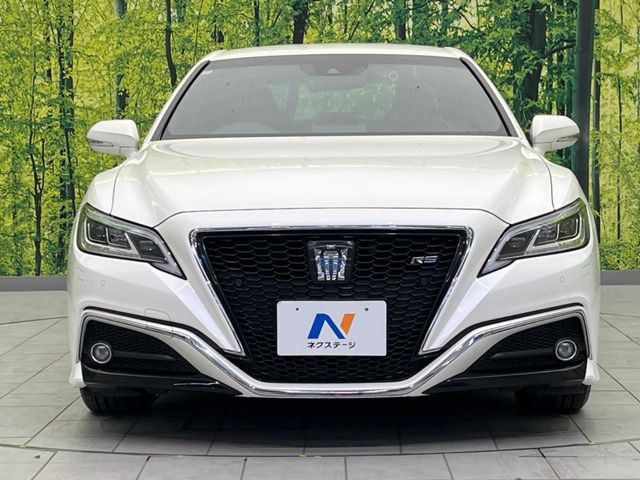 CROWN sedan hybrid
