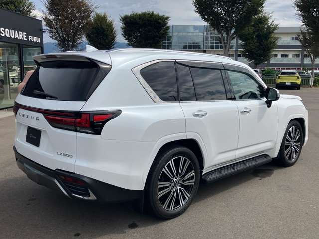 LEXUS LX600