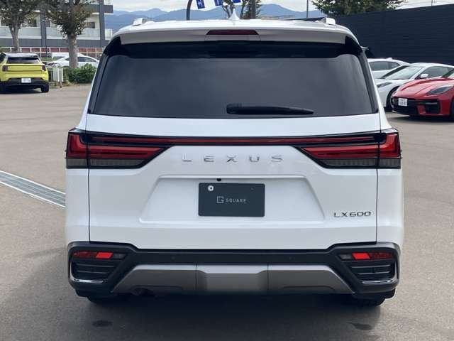 LEXUS LX600