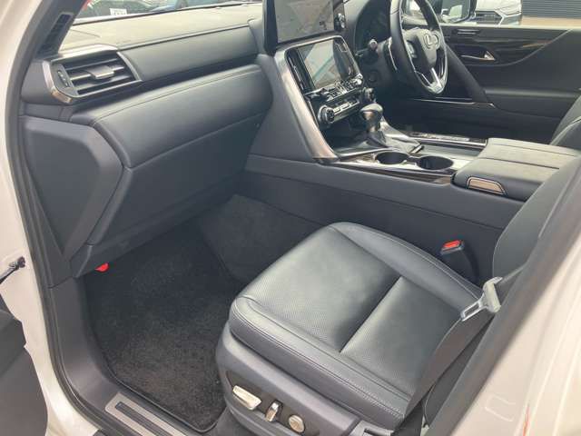 LEXUS LX600