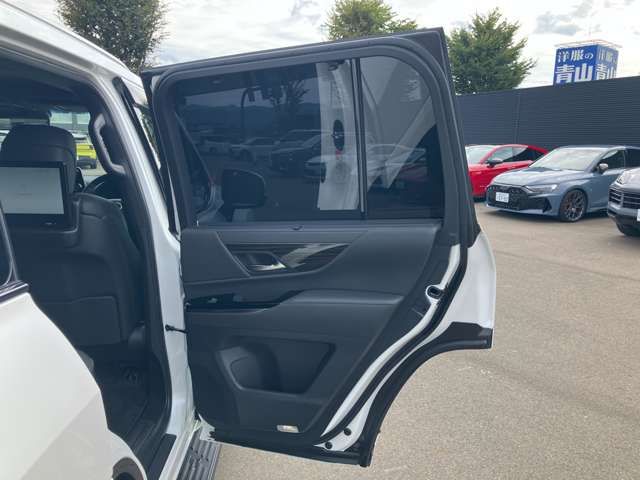 LEXUS LX600