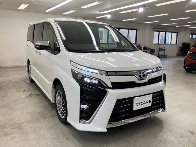 VOXY HYBRID