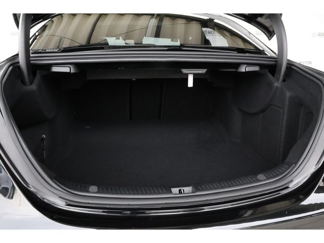 MERCEDES BENZ E class sedan