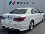 CROWN sedan hybrid