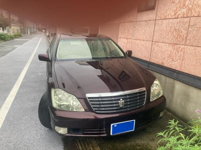 CROWN sedan