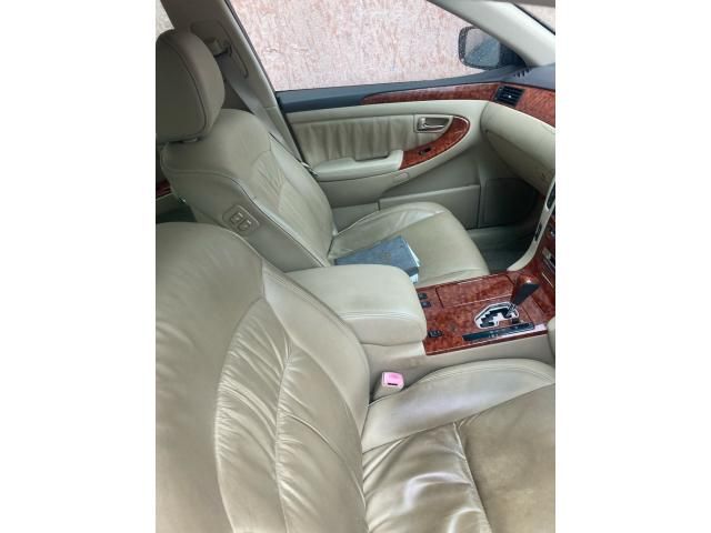 CROWN sedan