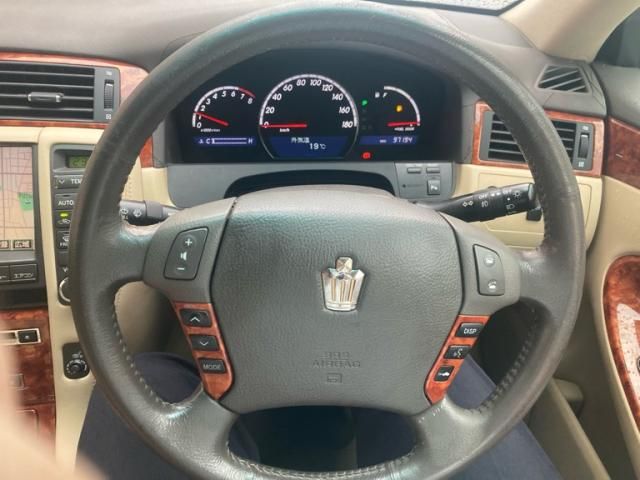 CROWN sedan