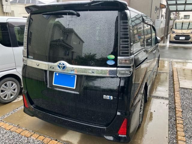 VOXY HYBRID