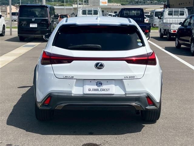 LEXUS UX200