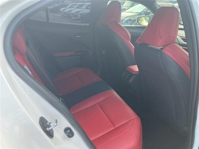 LEXUS UX200