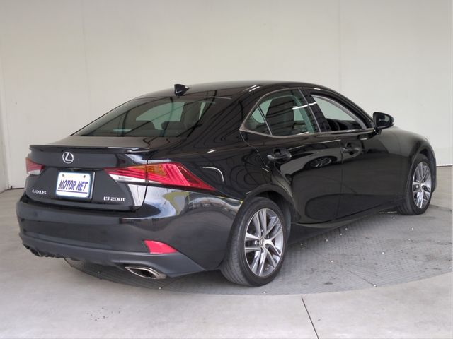 LEXUS IS200t