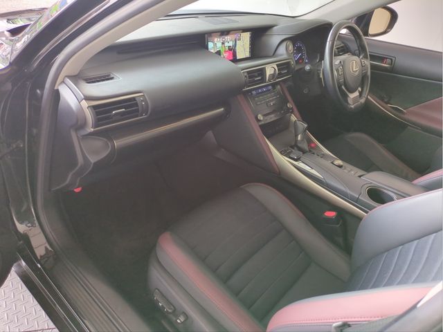 LEXUS IS200t