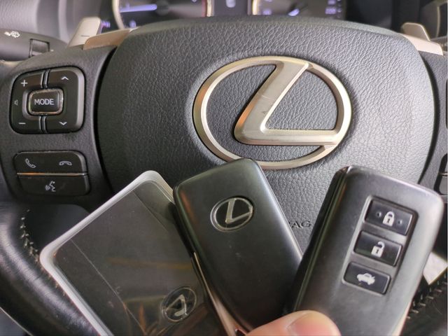 LEXUS IS200t