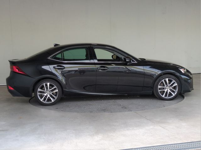 LEXUS IS200t