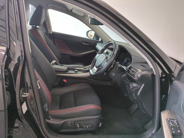 LEXUS IS200t