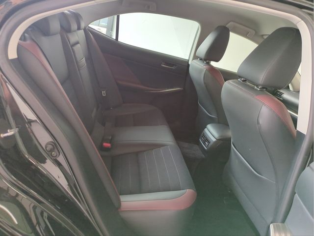 LEXUS IS200t