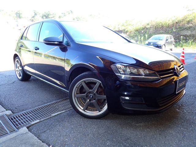VOLKSWAGEN GOLF