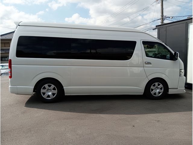 HIACE COMMUTER
