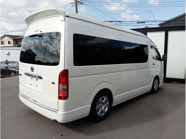 HIACE COMMUTER