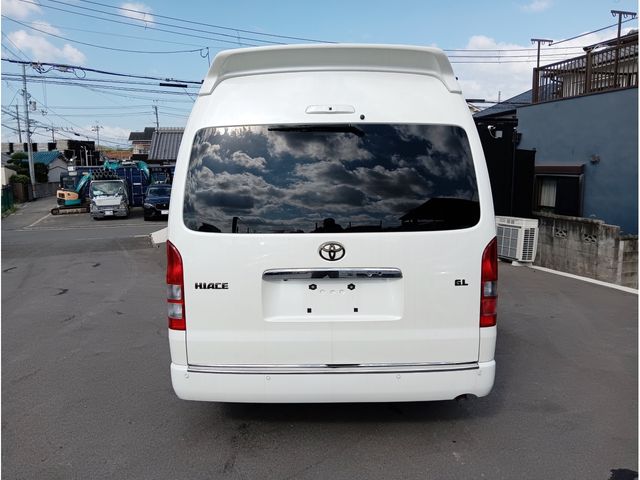 HIACE COMMUTER