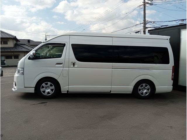 HIACE COMMUTER