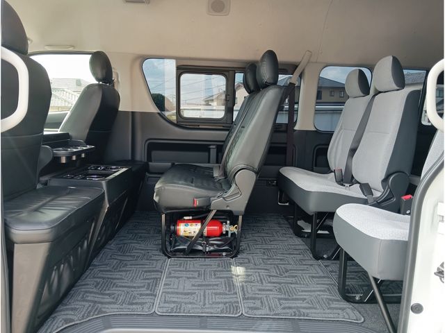 HIACE COMMUTER