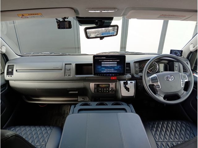 HIACE COMMUTER