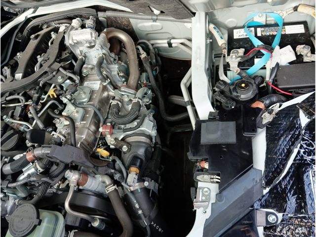 HIACE COMMUTER