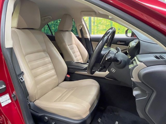 LEXUS IS300h