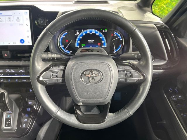 VOXY HYBRID