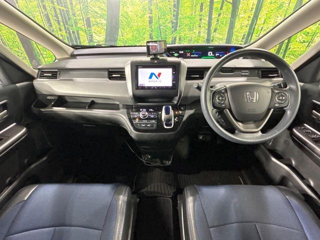 FREED plus HYBRID 4WD