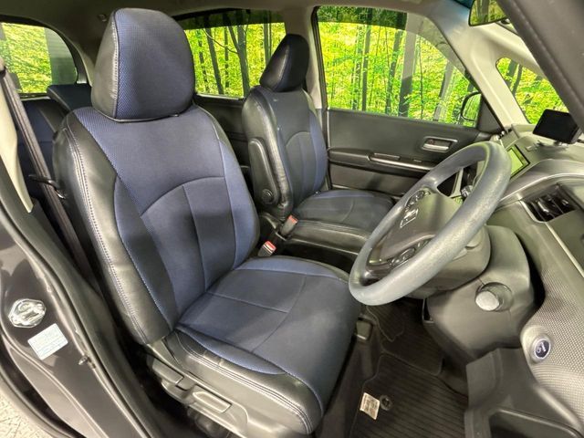FREED plus HYBRID 4WD