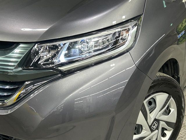 FREED plus HYBRID 4WD