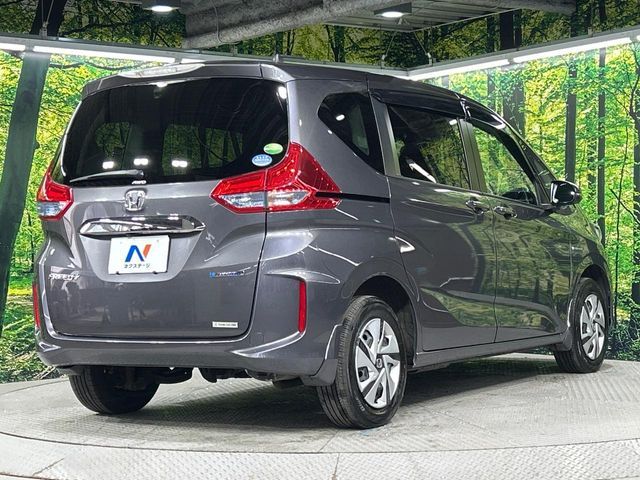 FREED plus HYBRID 4WD