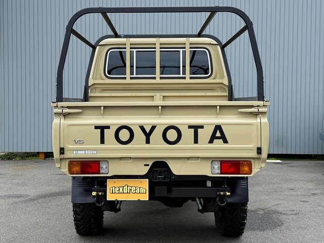 LANDCRUISER PICKUP