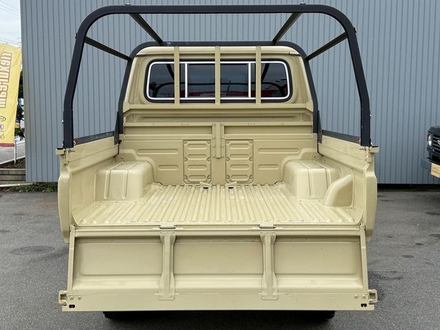 LANDCRUISER PICKUP