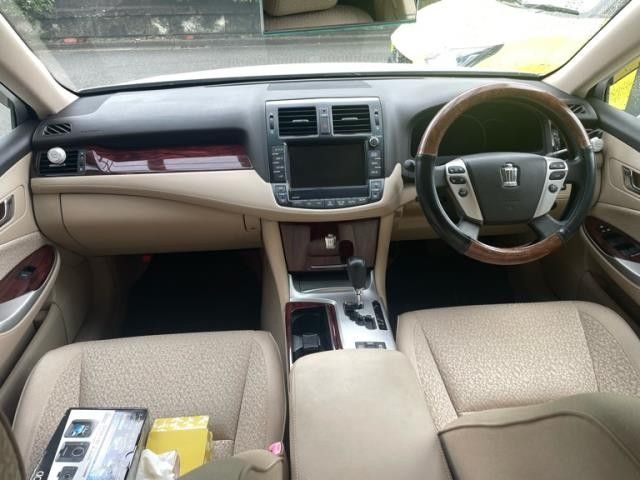CROWN sedan