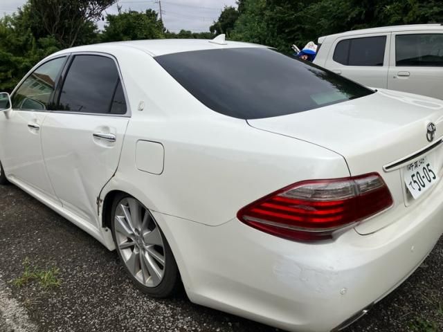 CROWN sedan