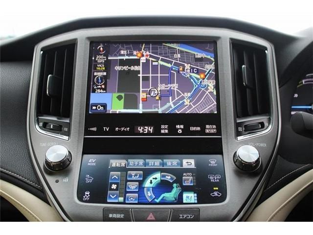 CROWN sedan hybrid 4WD